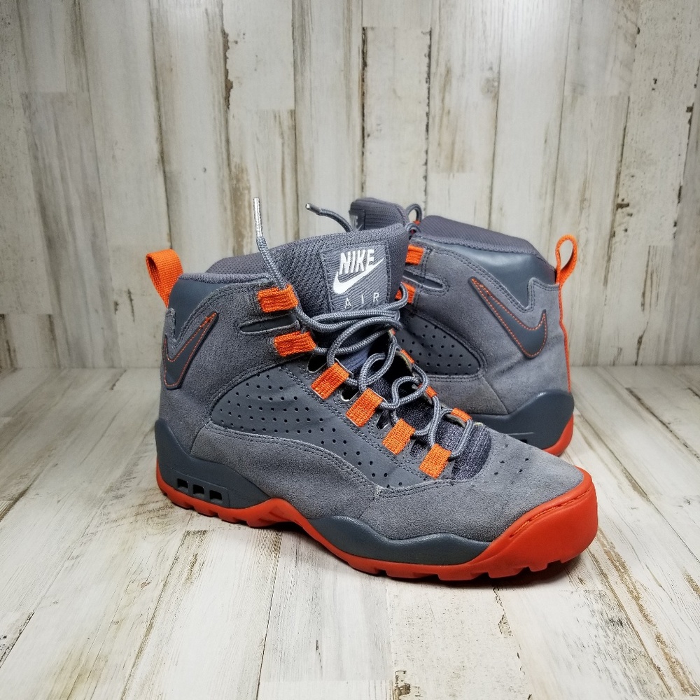 Nike Air Darwin's size 7 Y grey/red